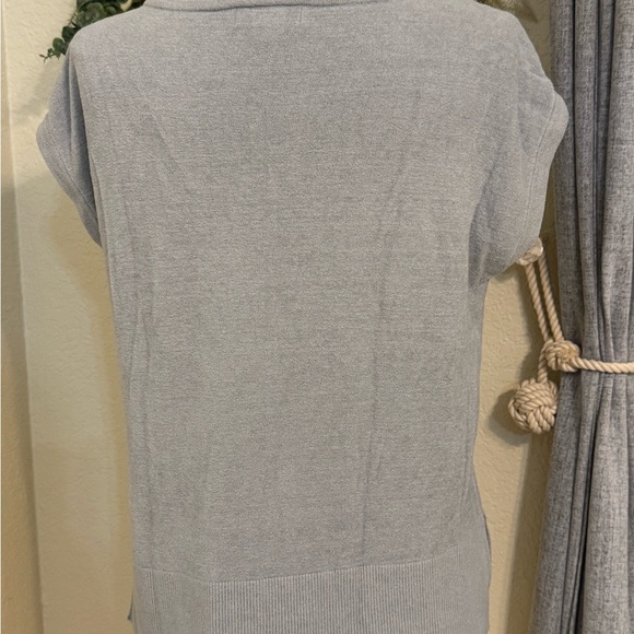 NEW Barefoot Dreams Gray Cozy Chic Ultra Lite Cap Sleeve Tee Top Size M - Picture 6 of 9